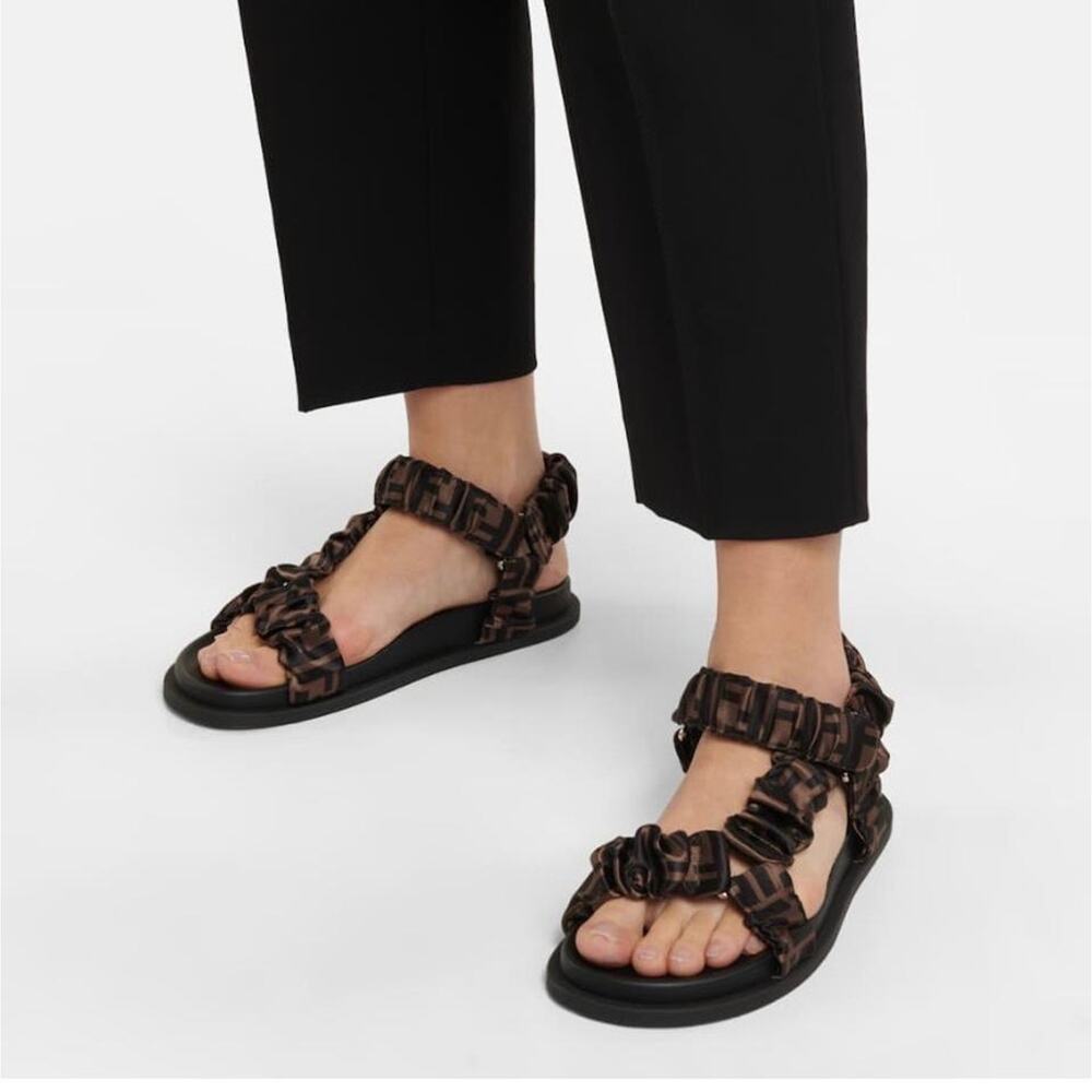 FENDI Feel FF logo ruched satin sandals - Picture 3 of 5